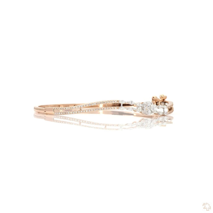 Aquilina Bracelet: Flowing Elegance of Light