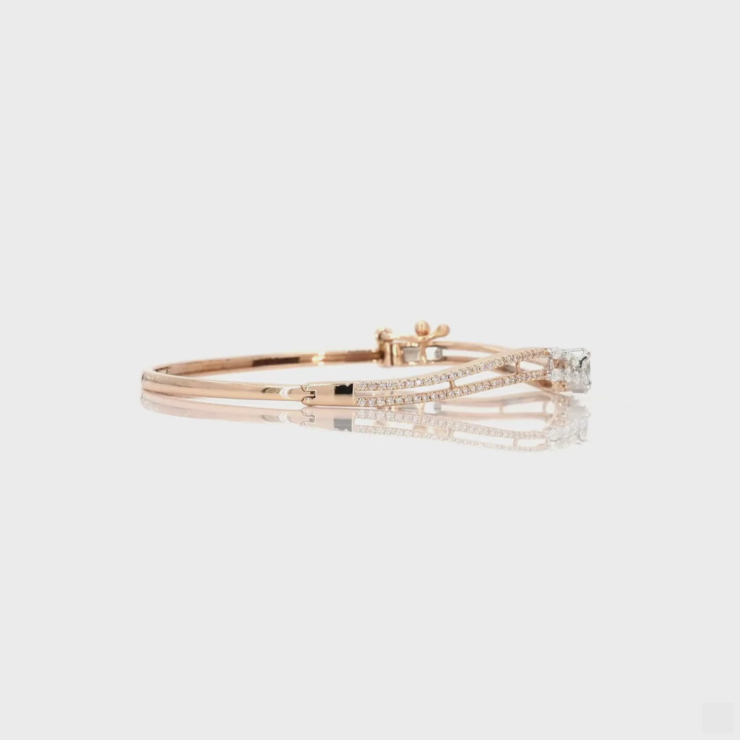 Aquilina Bracelet: Flowing Elegance of Light