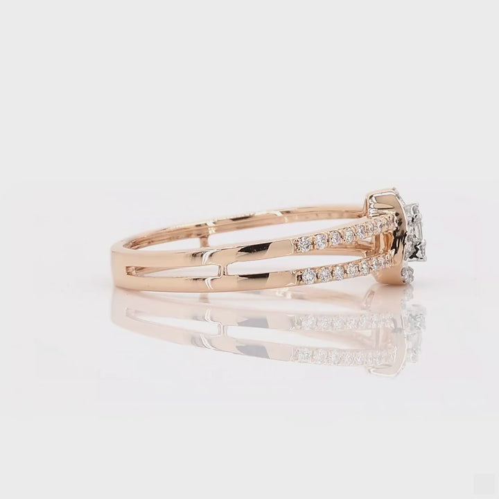 Heart's Triangular Desire : A chique Engagement ring.