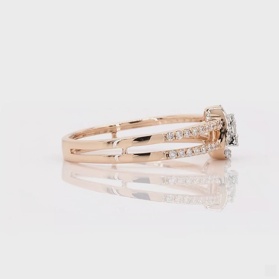 Heart's Triangular Desire : A chique Engagement ring.